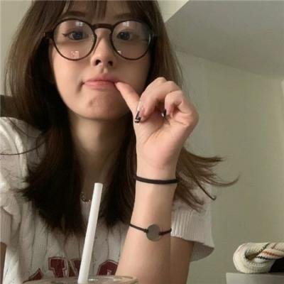 小娇妻眼一红，冷面教授轻声哄